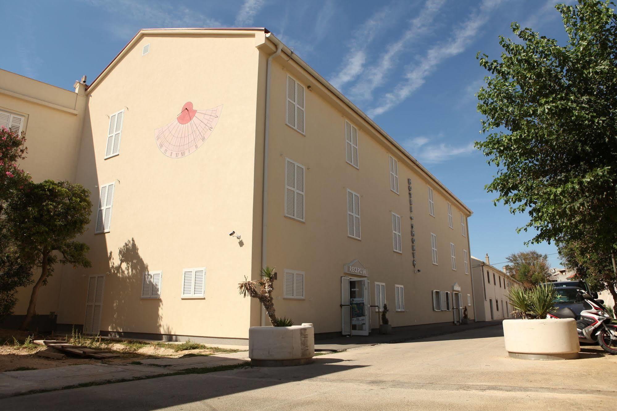 Hotel Smokva Pag Pag Town Extérieur photo