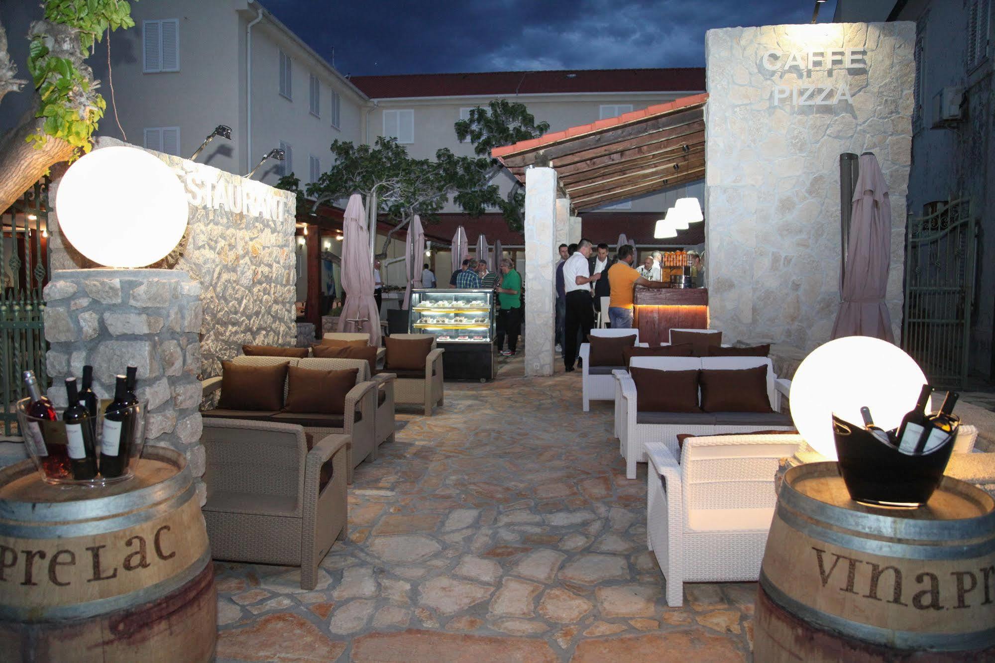 Hotel Smokva Pag Pag Town Extérieur photo